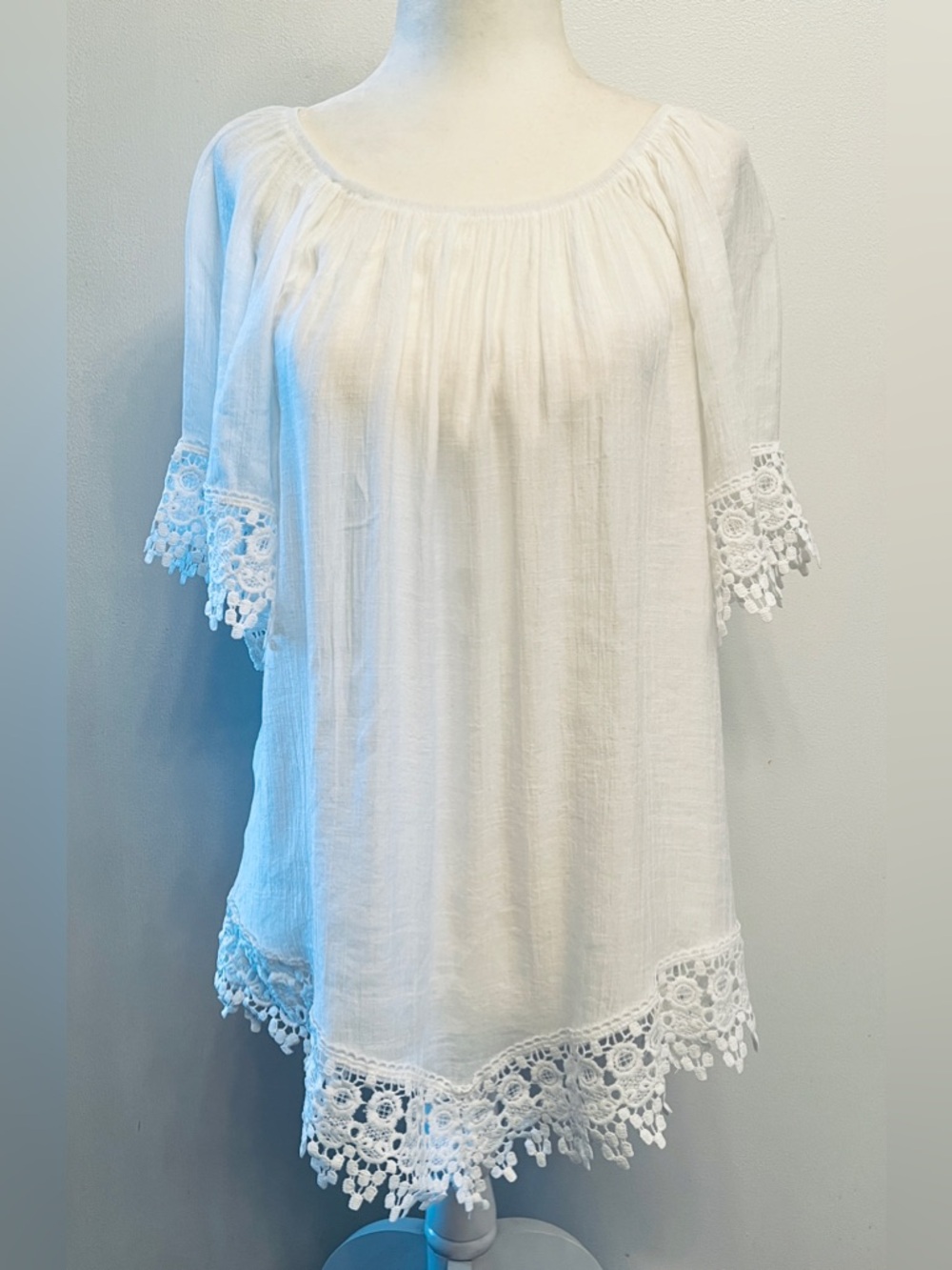 Peasant blouse, featuring a bohemian aesthetic crochet and lace detailing S